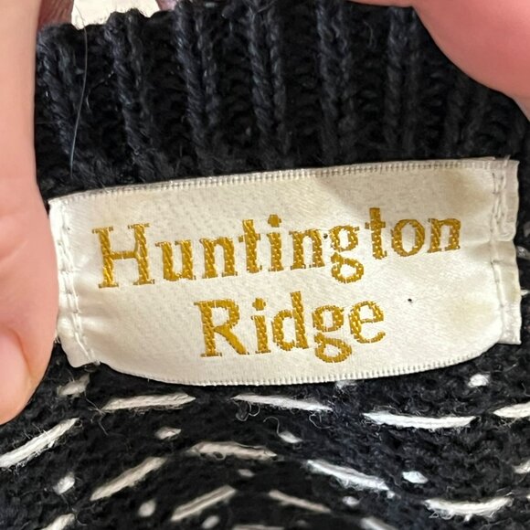 Vintage Huntington Ridge Christmas Sweater With Festive Poinsettia Design & Patt - Picture 4 of 7